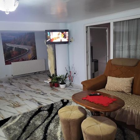 شقة ساتو ماري  في Apartament Cu Terasa Si Gratar المظهر الخارجي الصورة