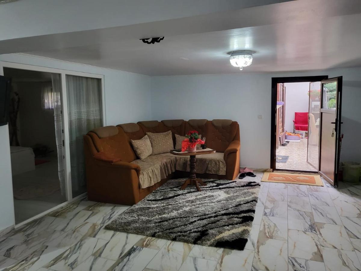 شقة ساتو ماري  في Apartament Cu Terasa Si Gratar المظهر الخارجي الصورة
